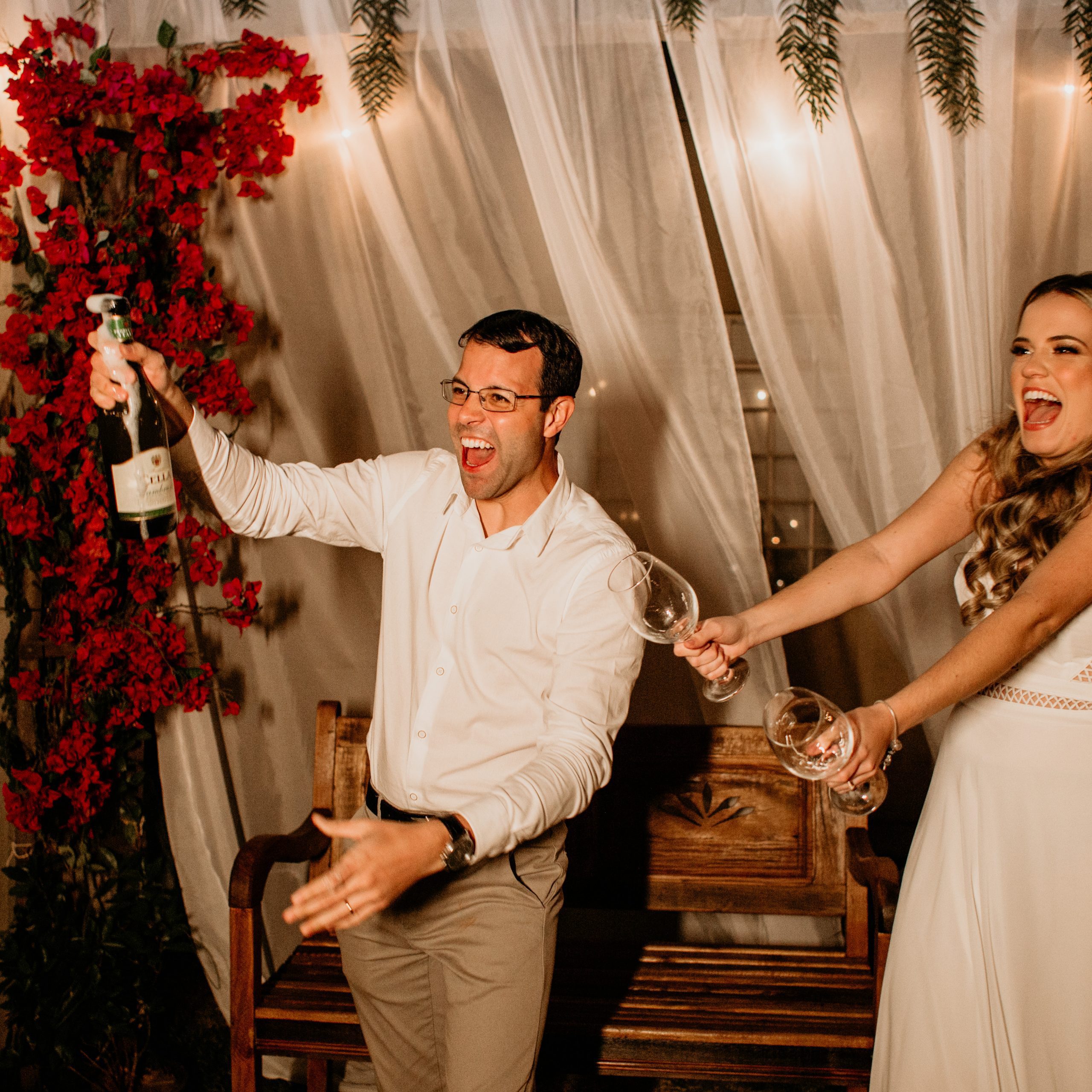 Casamento ao ar livre no quintal da noiva