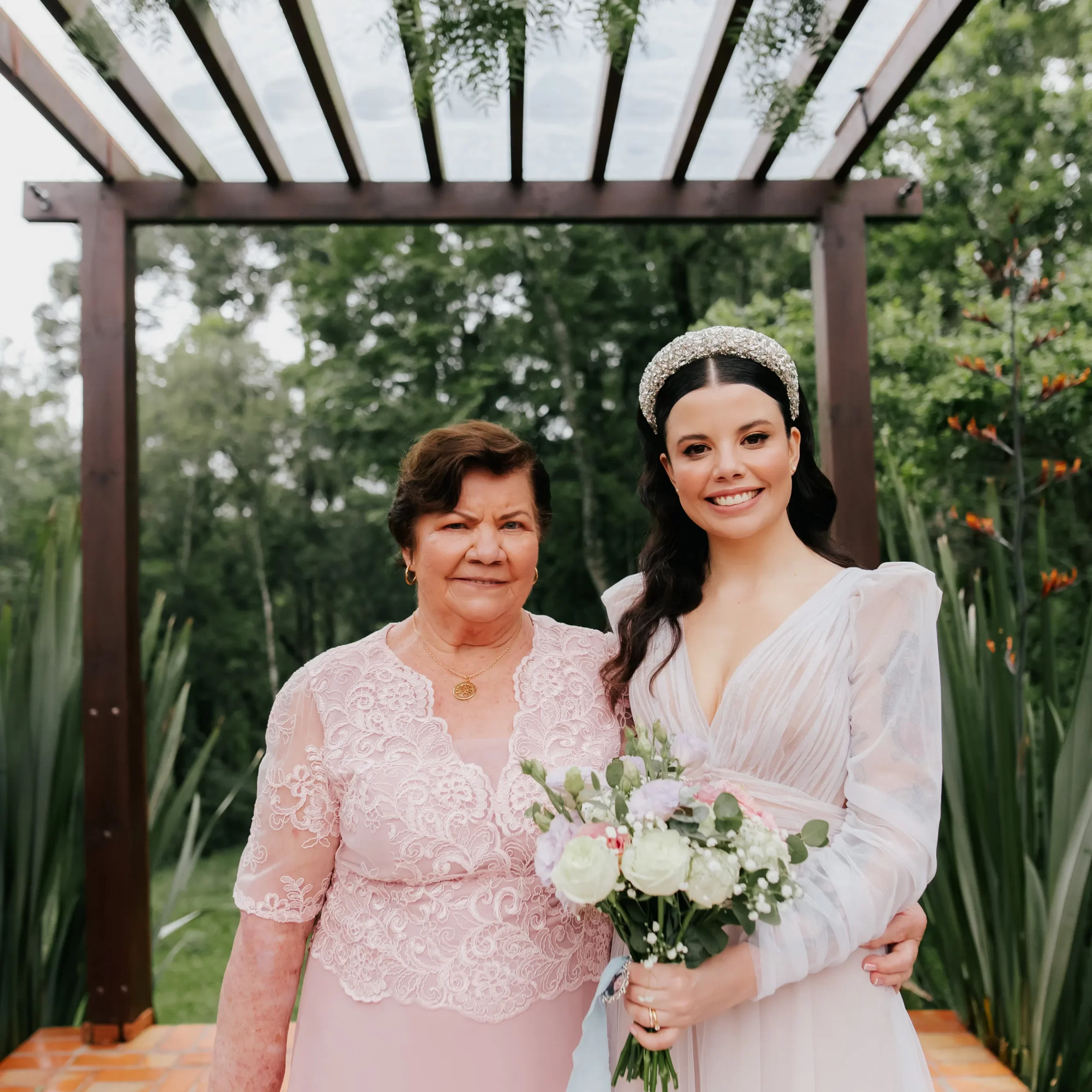 Traje da mãe do noivo e da noiva